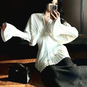 D.H. GATE Pleated Long Sleeve Blouse